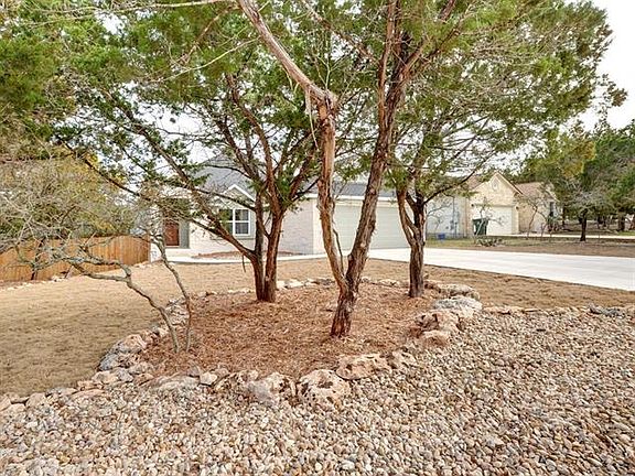 2nd image of 4 Lakewood Cir