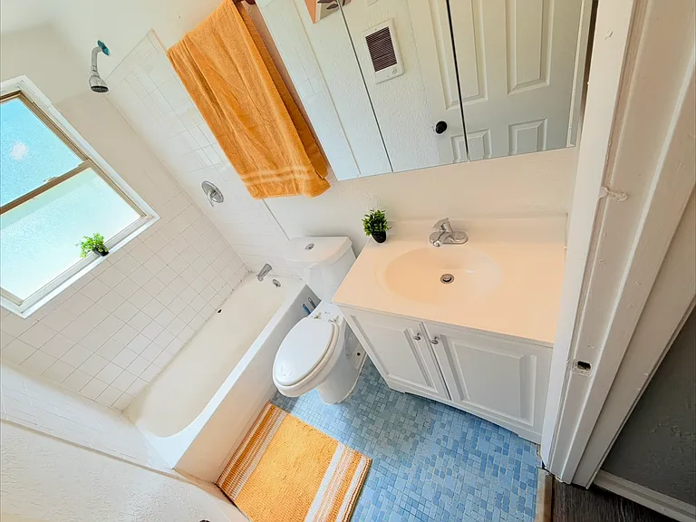 1437 Ambrose Ave #3 — Photo 16