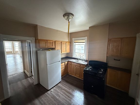 2nd image of 346 Orange St #2
