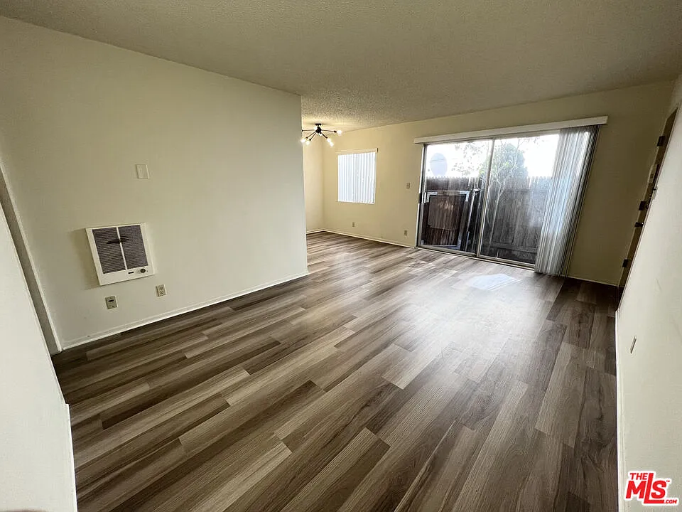 2 bed, 2.0 bath, 1000 sqft, $2,700 — Photo 3