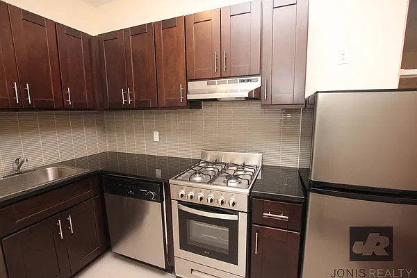 Rented by Jonis Realty | media 32