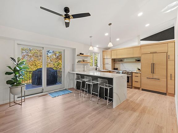 4th image of 23000 Heather Rdg