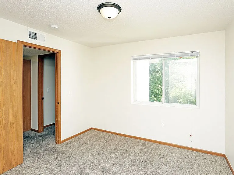 THE ARBORS APARTMENTS — Photo 6