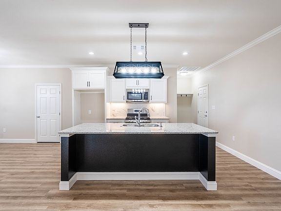 5th image of 2508 Beachwood St