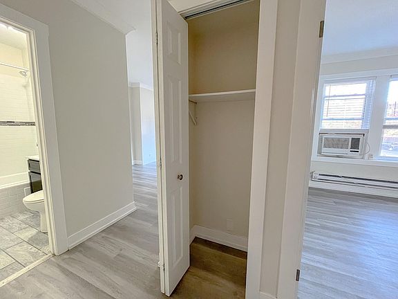 3rd image of 1421 W Hutchinson St #1