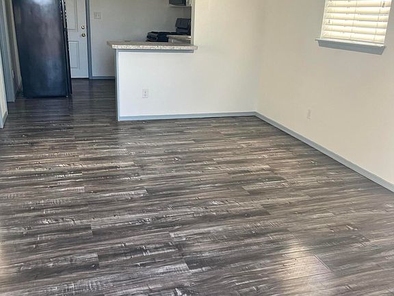 3rd image of 164 Thorn Ave