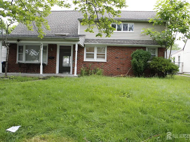 82 Washington Ave — Photo 1