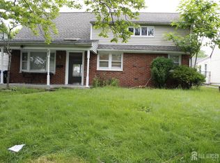 82 Washington Ave, Iselin, NJ 08830
