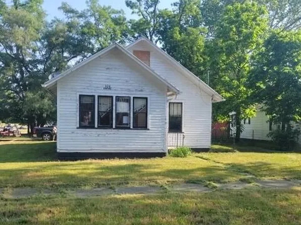 106 Grove St, Dowagiac, MI 49047