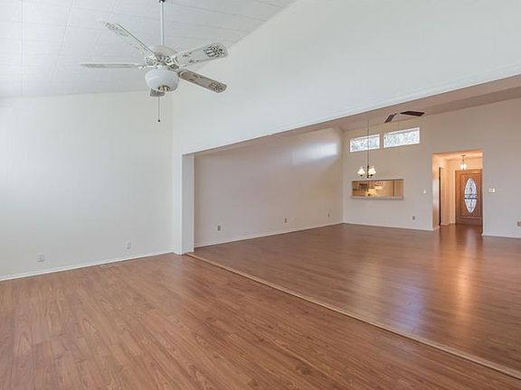 5th image of 801 Westwind Ln
