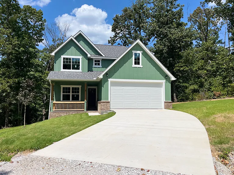 8 Midhurst Ln — Photo 1