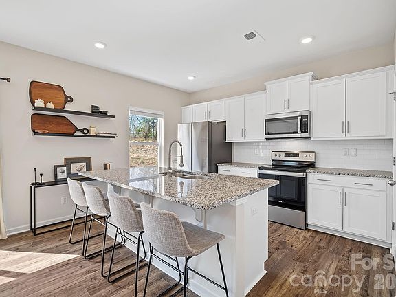 5th image of 132 Ridgeview Ln