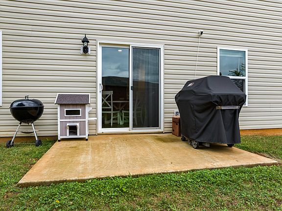3rd image of 857 Greene Meadow Dr