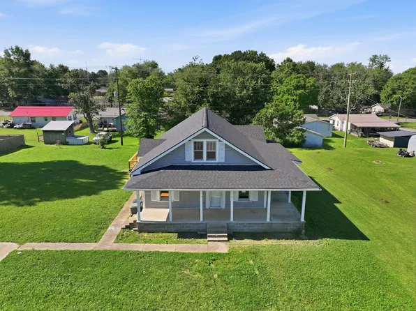 323 Kennedy St, Lawrenceburg, TN 38464