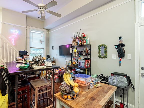 4th image of 1609 W Grace St #A