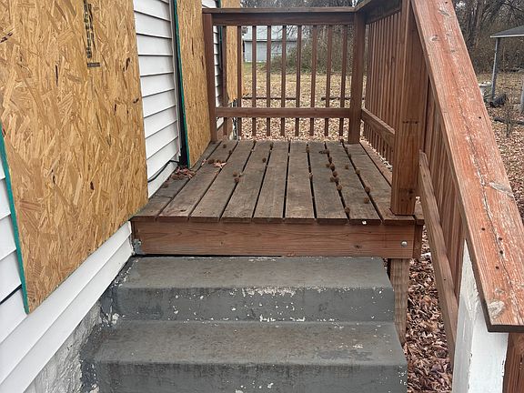 2nd image of 214 Hawkins Dr