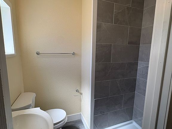 5th image of 316 6th St #17