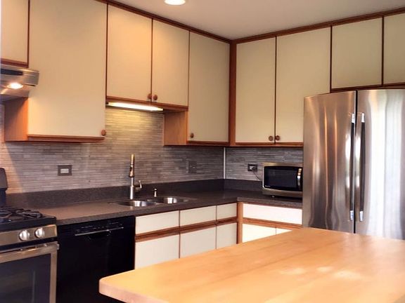 5th image of 869 W Saint Johns Pl #1