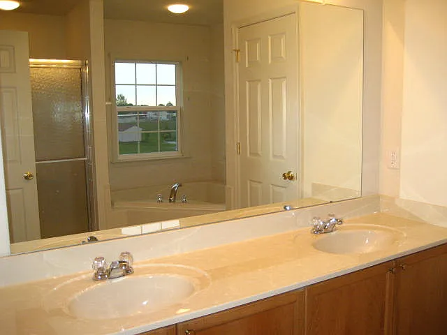 1006 Alandale Dr — Photo 9