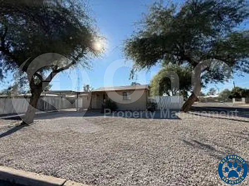 1002 E Simmons St Photo 1