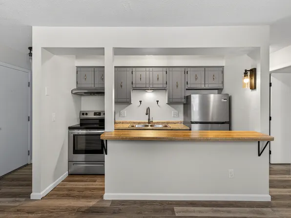 535 Lime City Rd #2, Rossford, OH 43460