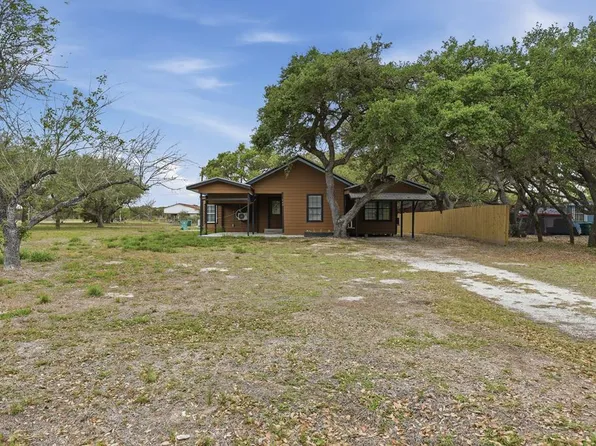 944 S Lamont St, Aransas Pass, TX 78336