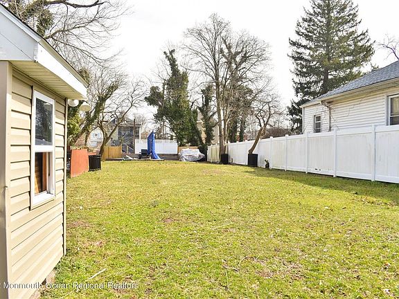 3rd image of 118 De Witt Ave