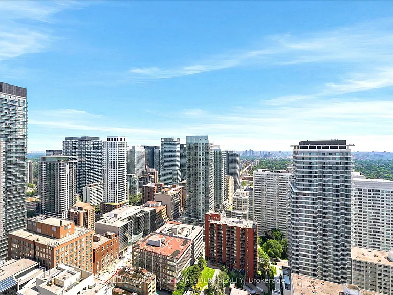 2191 Yonge St #4111 — Photo 31