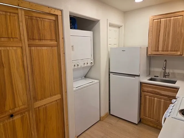 Studio, 350 sqft, $1,200 — Photo 3