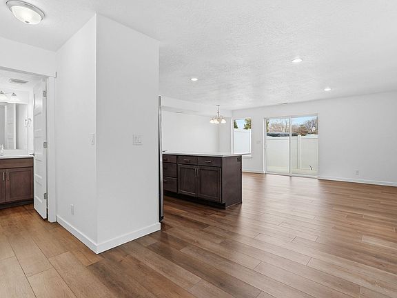 4th image of 1412 N Michigan Ln #1414