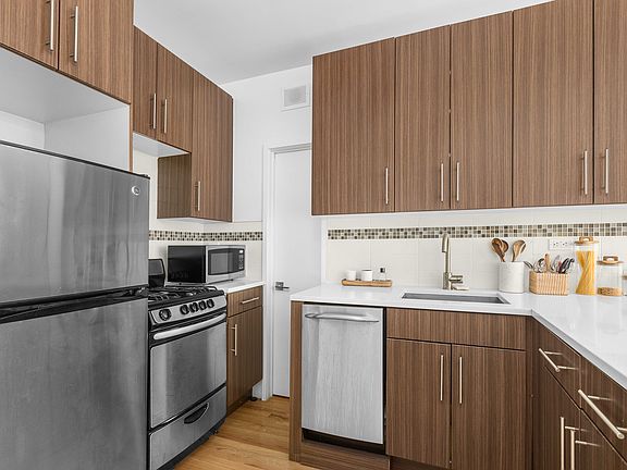 4th image of 159 W 85th St APT 3C
