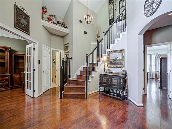 3rd image of 7302 Woodsprings Dr