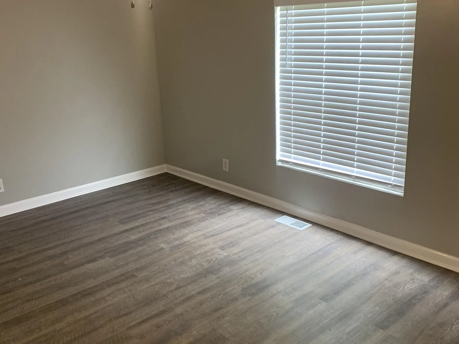 1423 Central Pointe Park - - — Photo 3