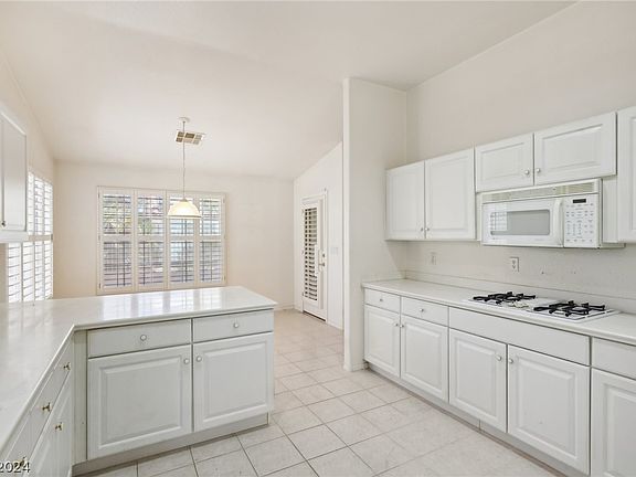 3rd image of 5209 Palm View Dr