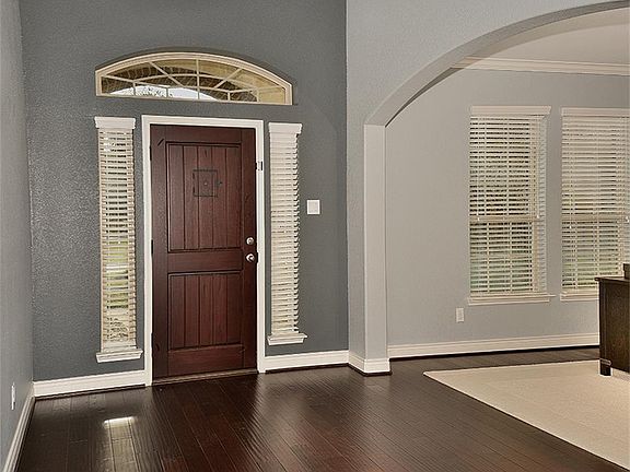 3rd image of 139 W Wading Pond Cir