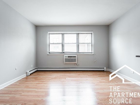 3rd image of 534 W Wellington Ave APT 505