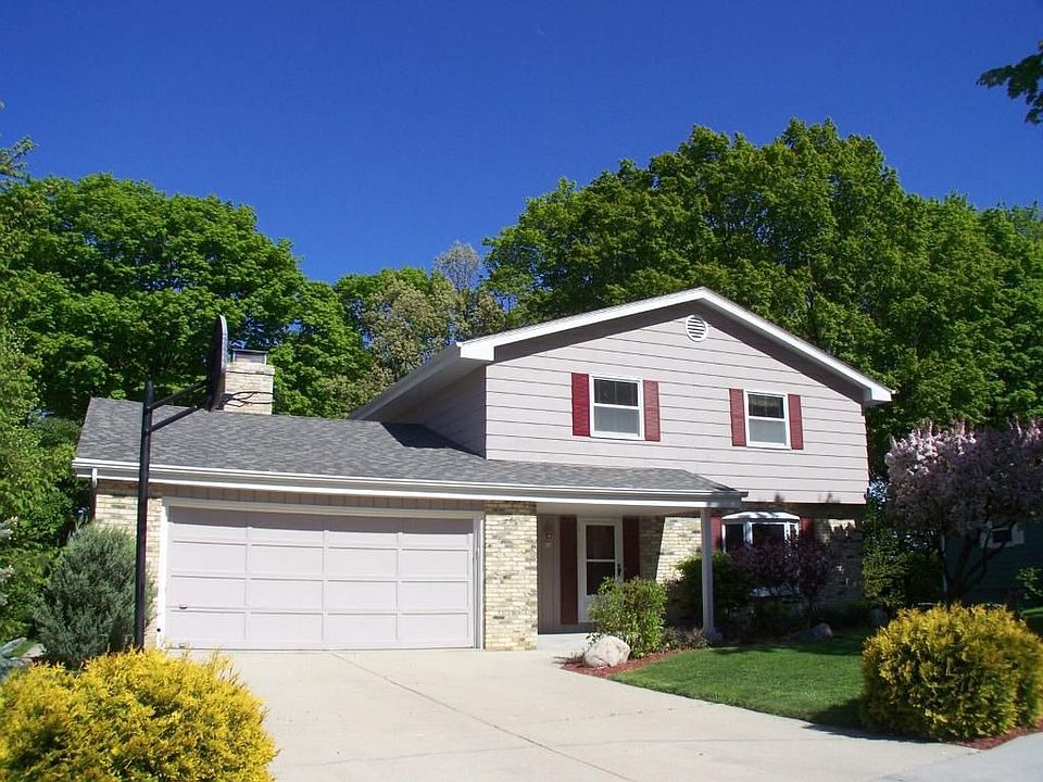 1st image of 811 Mulberry Dr E