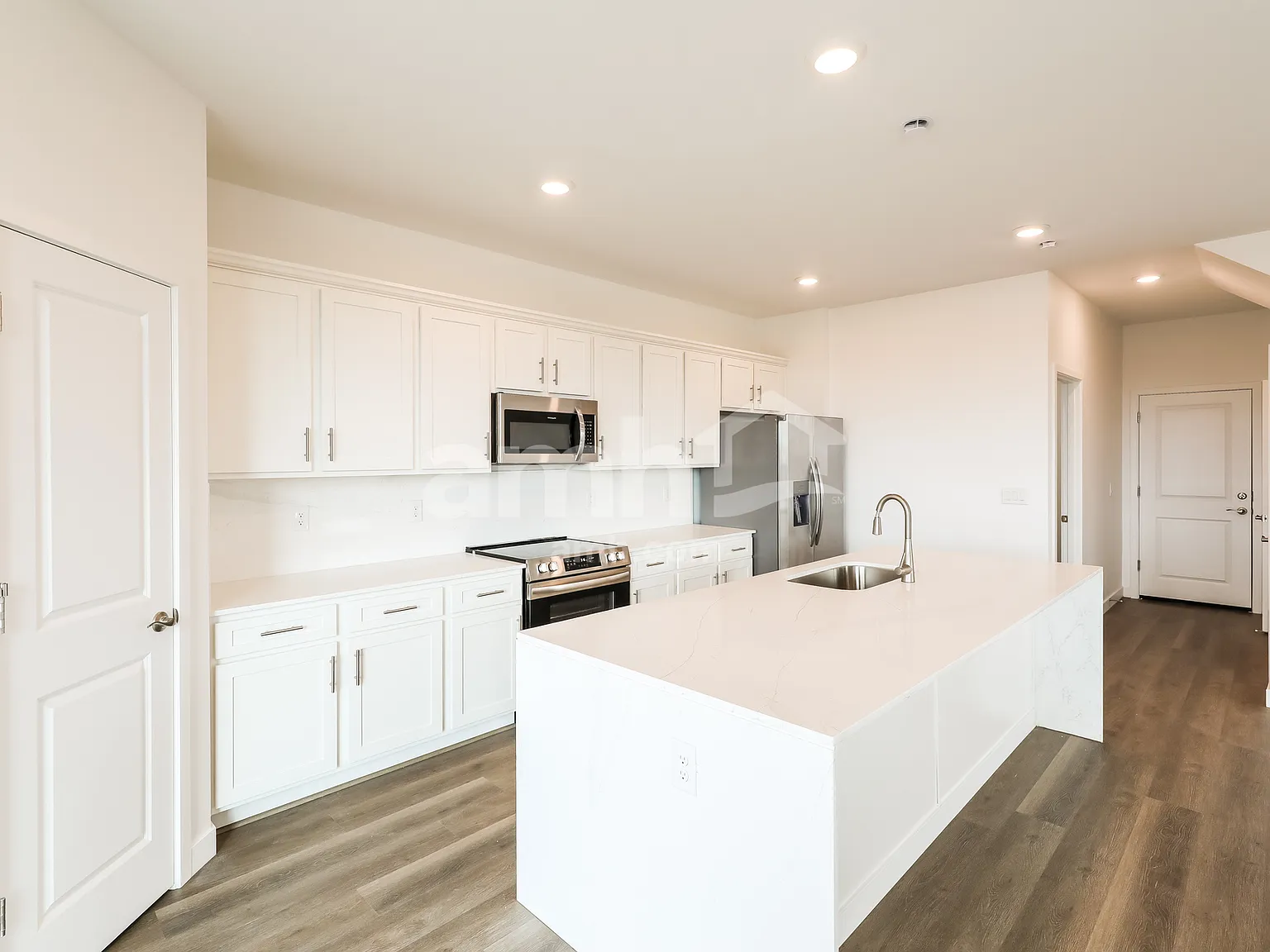 4 bed, 2.5 bath, 2015 sqft, $2,260 — Photo 4