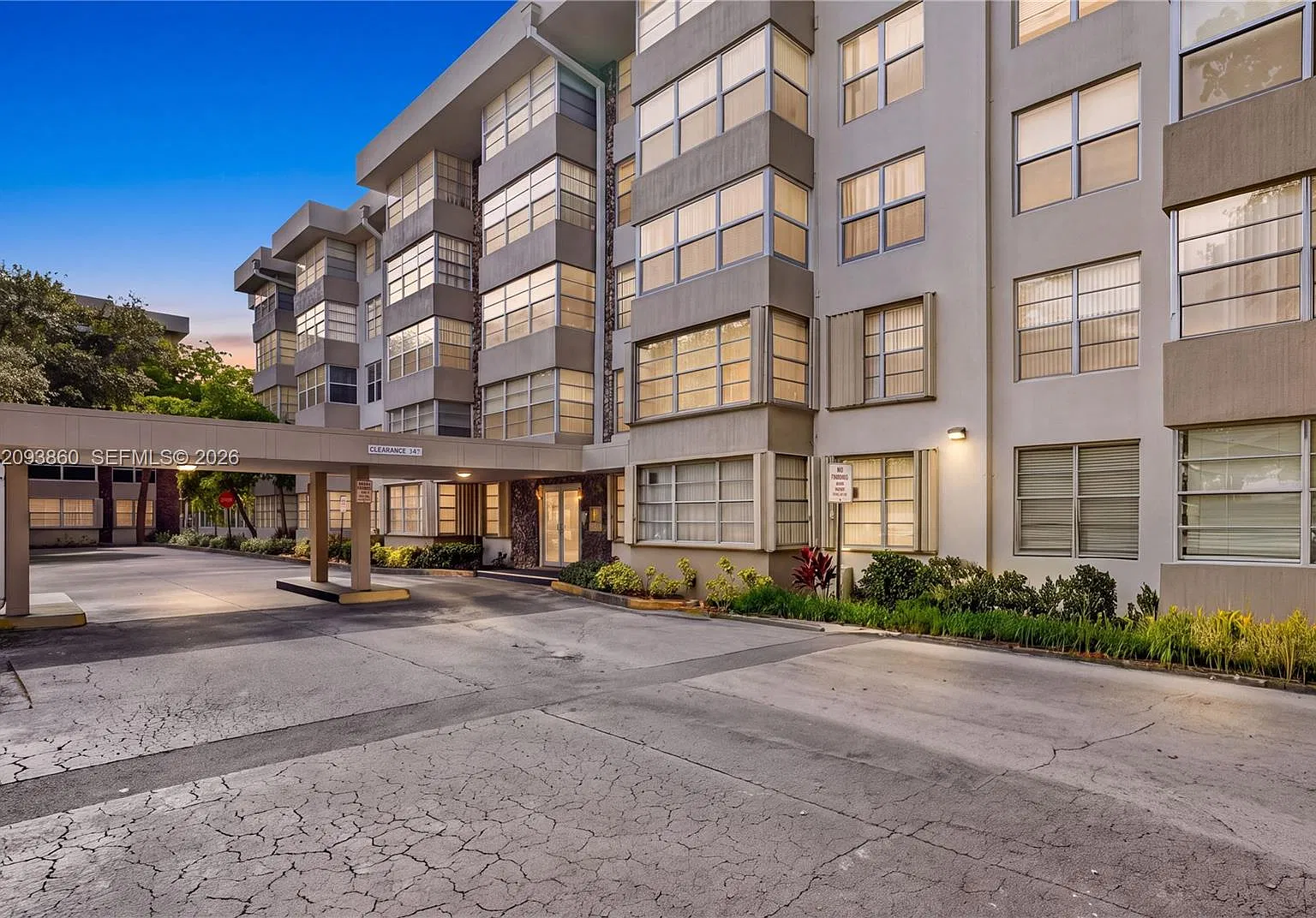 Plantation Place Condo — Photo 2
