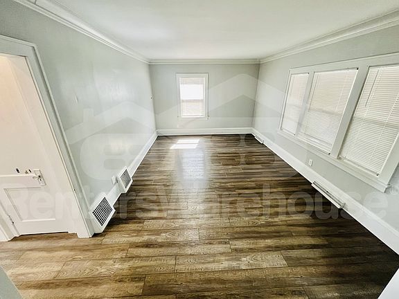 5th image of 1014 18th Ave SE
