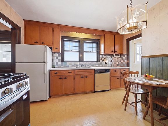 5th image of 254 Lynnfield St