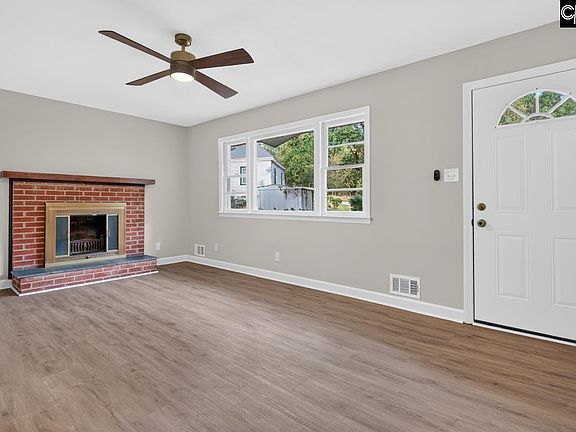 4th image of 2415 Oak Ln