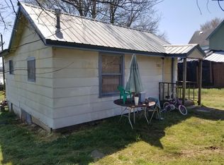 303 1st St, Anderson, MO 64831