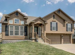 2208 SW Chase Dr, Lees Summit, MO 64082