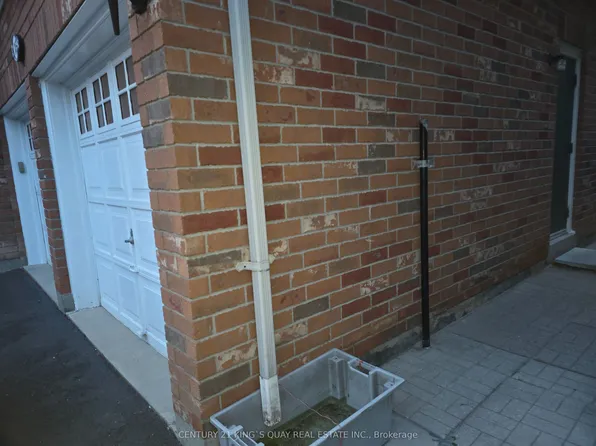 305 Castan Ave #Ll, Markham, ON L3R 4S2