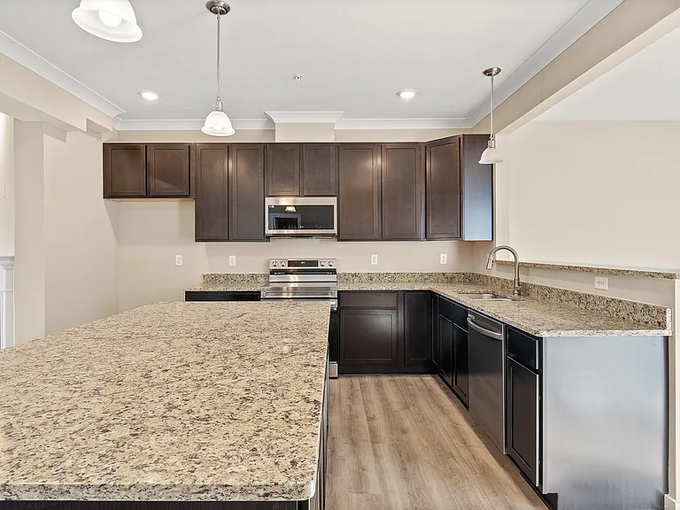 705 Ravenshire Ct — Photo 9