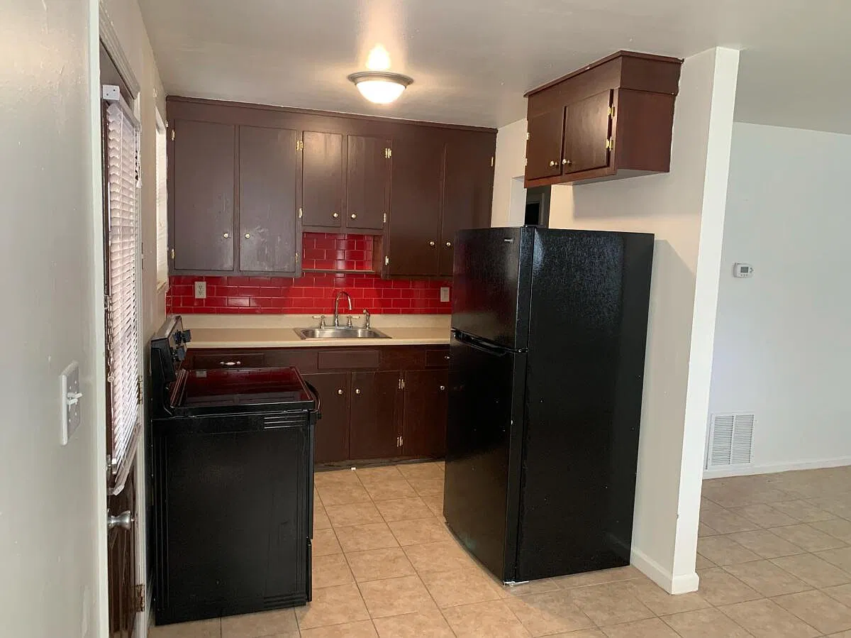3 bed, 864 sqft, $1,625 — Photo 2