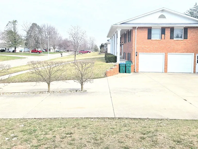 110 Bicentennial Ct — Photo 2