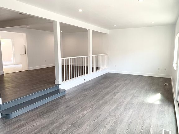3rd image of 136 Lomita Ave