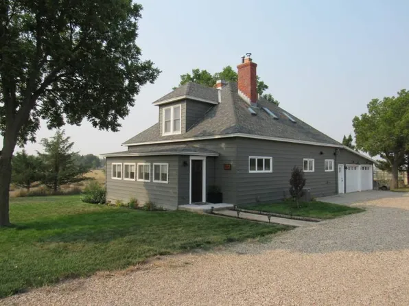 1185 Centennial Dr, Chadron, NE 69337